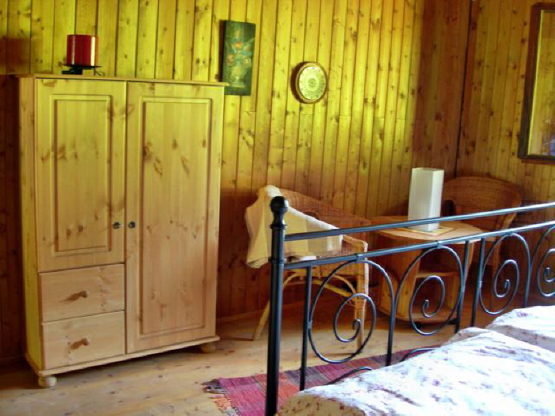 Schlafzimmer 1